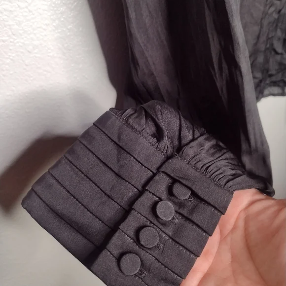 Evereve Women's Tally Satin Blouse Medium Black V-Neck Capsule Ruffles P3 - Picture 3 of 7